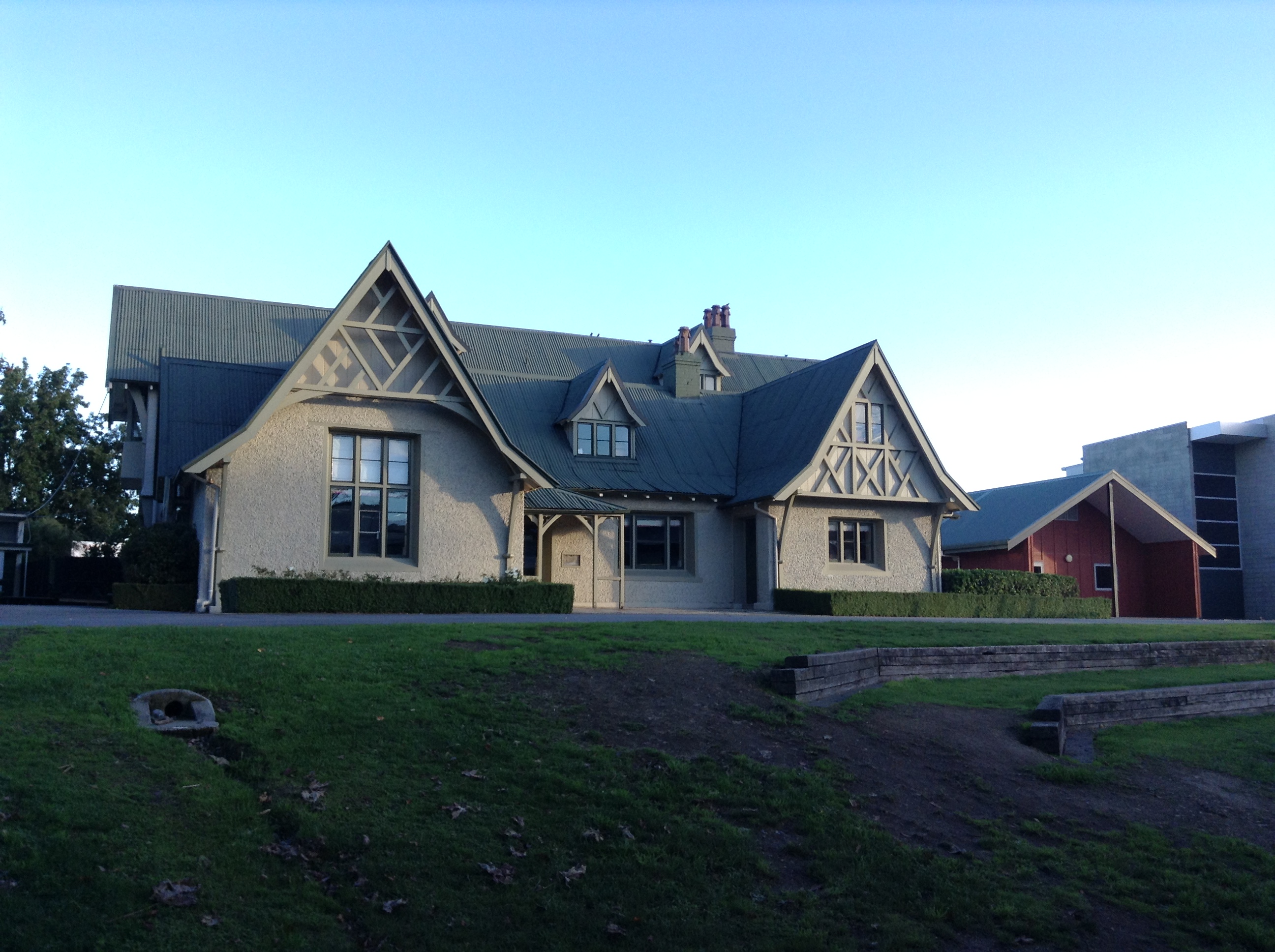 MIDDLETON GRANGE THE LAND OF GOD AND EDUCATION Discover The